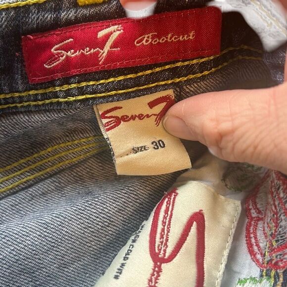 Seven7 Denim Bootcut Jeans Size 30 Blue Floral Embroidered Detail - Picture 3 of 7